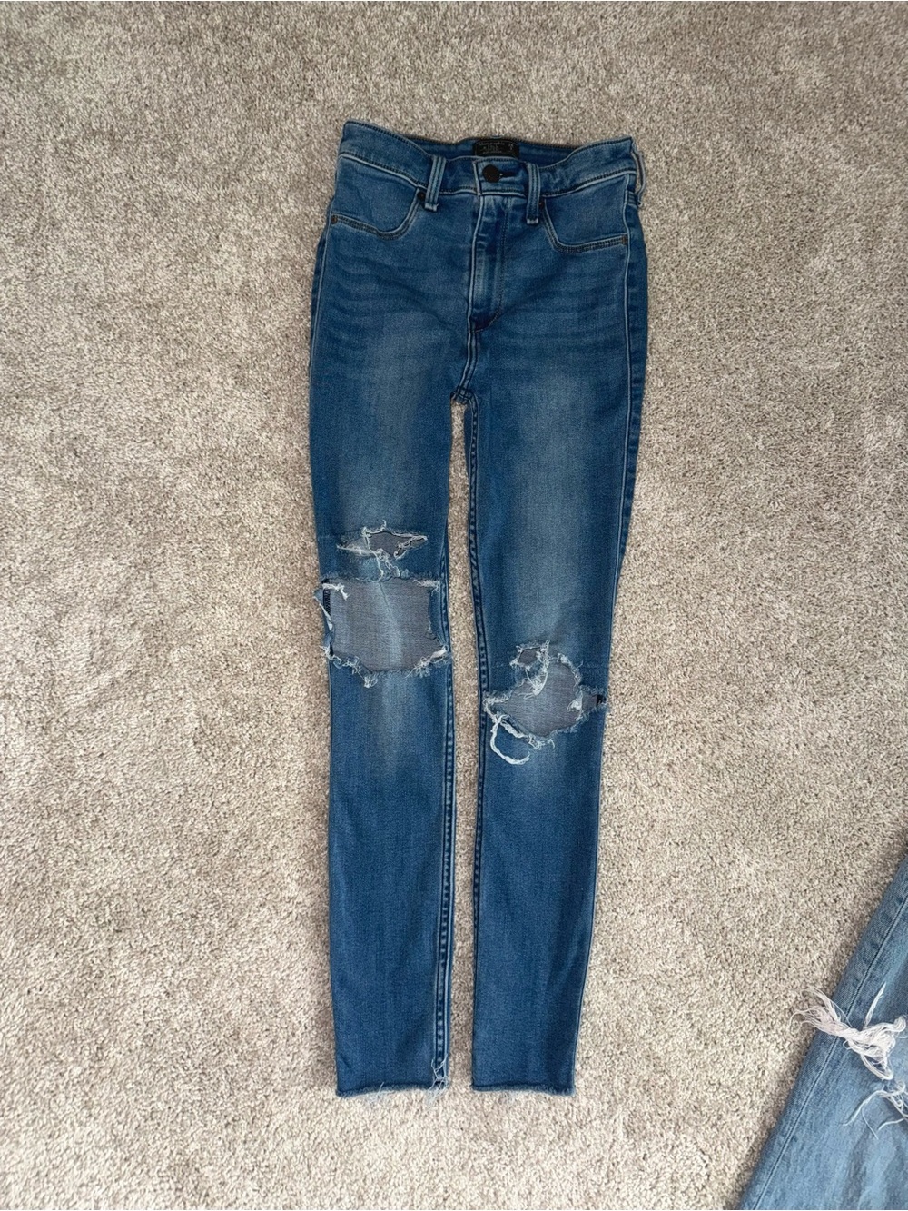 Abercrombie & Fitch High Rise Jean Legging - Distressed
